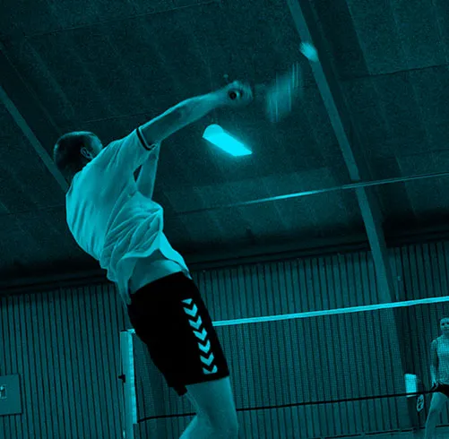 AU_kvardrat-til-2-delt-side_badminton